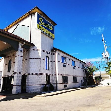 Scottish Inn & Suites Sam Houston Parkway Exterior photo